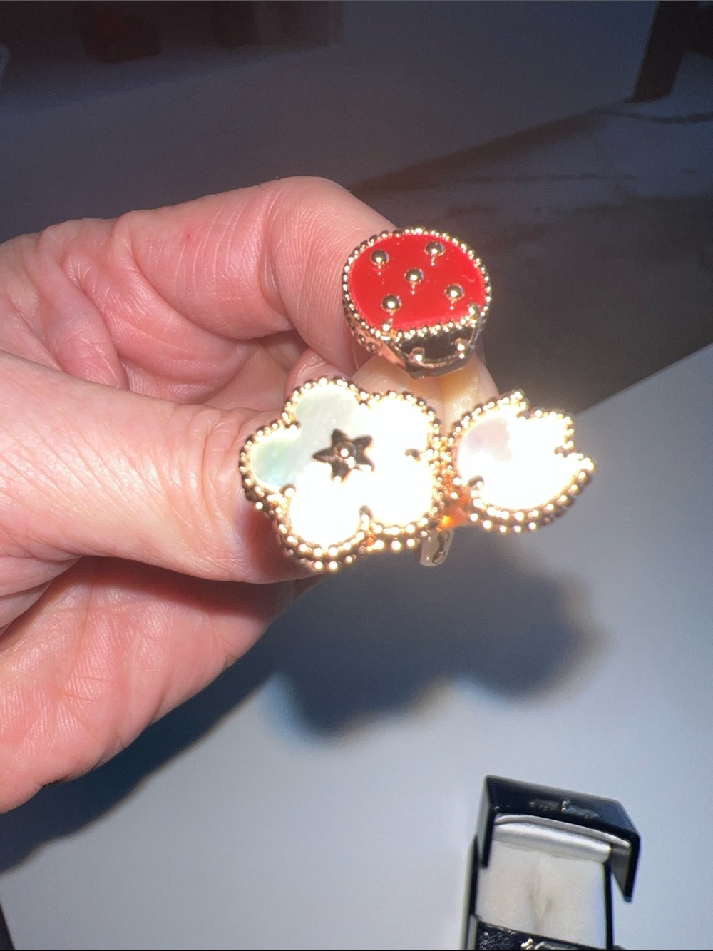 Mother-of-Pearl Flower and Red Ladybug Stud ring US size 7 - 8